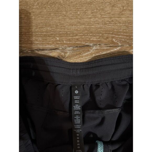 Lululemon Athletica Men’s Water Repellent Hiking Short 8” Sz L Graphite Grey - Picture 3 of 3